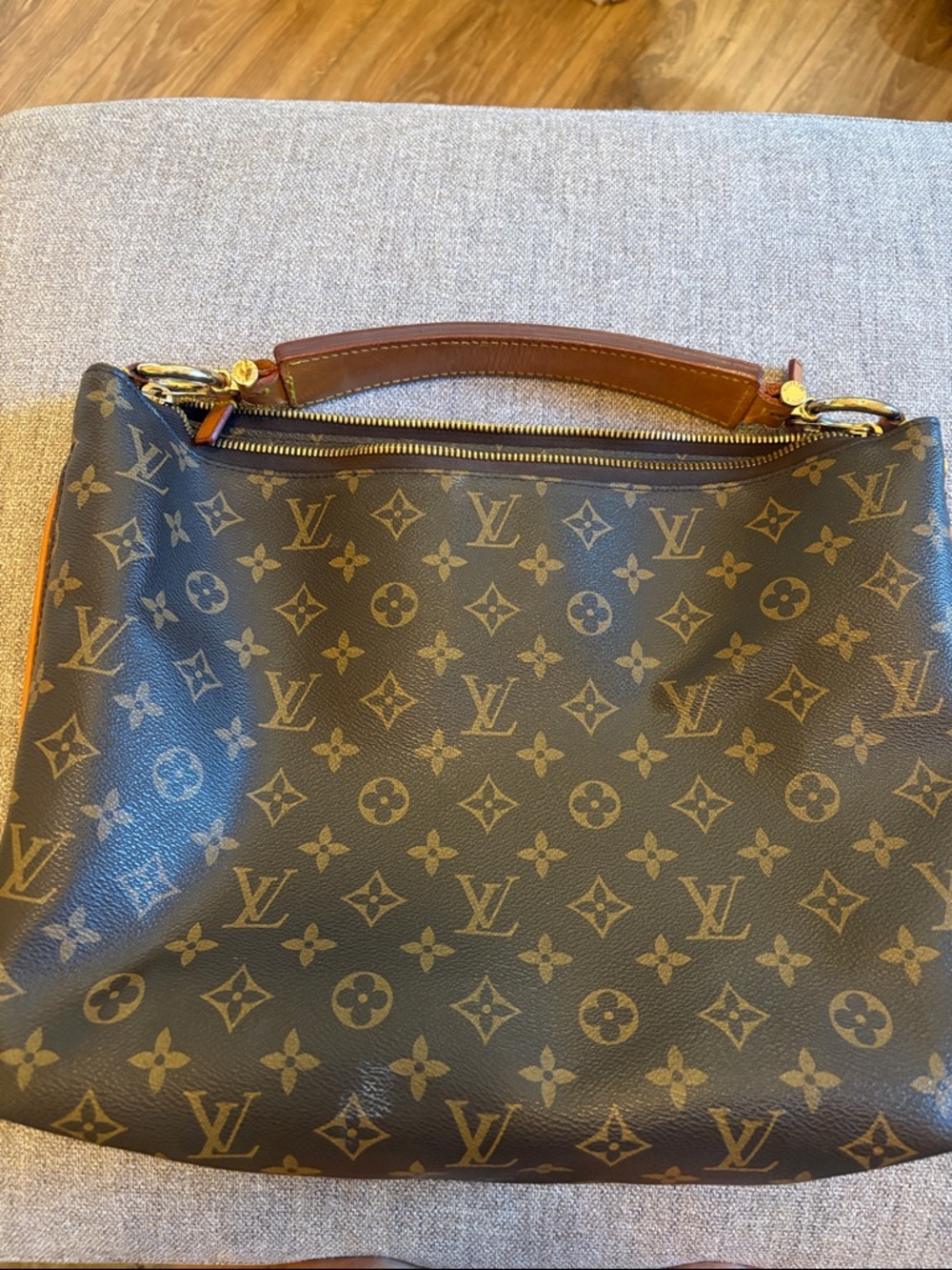Louis Vuitton Monogram Sully Handbag - Picture 4 of 16